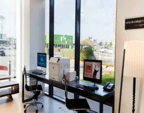 Working station with computers and printer at the Hampton Inn by Hilton Cancun Cumbres.