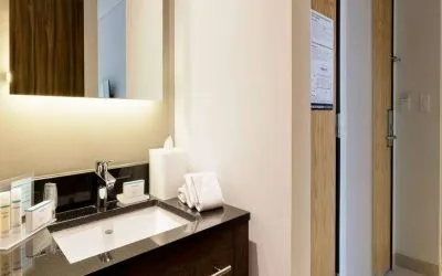 Bathroom at the Hampton Inn by Hilton Cancun Cumbres.
