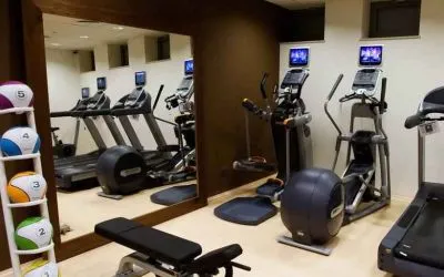 Fitness center with machines at the Hilton Garden Inn Krakow.