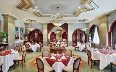 Restaurant area suitable for co-working at the Madinah Hilton Hotel.