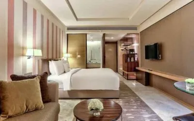 Comfortable king guestroom at the DoubleTree by Hilton Sukhumvit Bangkok.