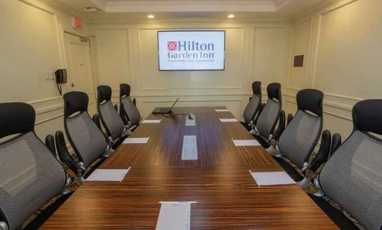 professional meeting room at Hilton Garden Inn Guatemala City.