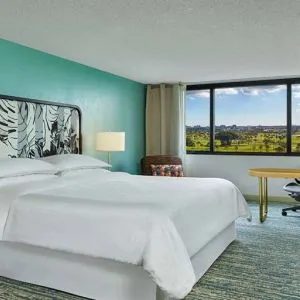 King bedroom with desk at the Sheraton Miami Airport Hotel.