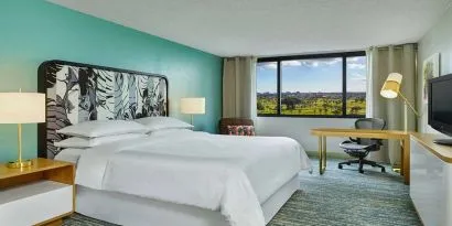 King bedroom with desk at the Sheraton Miami Airport Hotel.