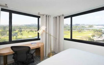 Working station overlooking the golf fields at the Sheraton Miami Airport Hotel.