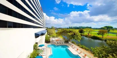 Relaxing outdoor pool at the Sheraton Miami Airport Hotel.