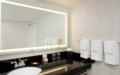 Guest bathroom at the Sheraton Miami Airport Hotel.
