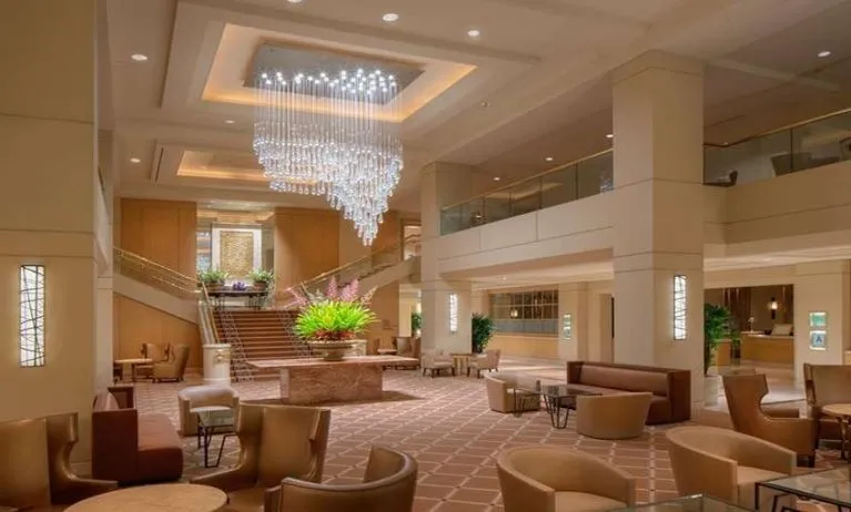 Lobby workspace at Hilton Los Angeles Airport.