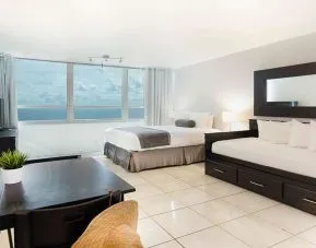 Queen room with workstation at New Point Miami.