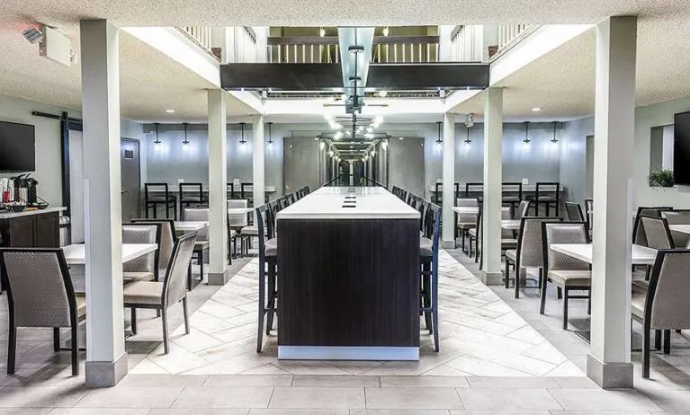 Seating area suitable for co-working at Best Western McCarran Inn.