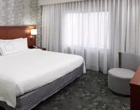 Day use room with natural light at Courtyard Miami Dolphin Mall.
