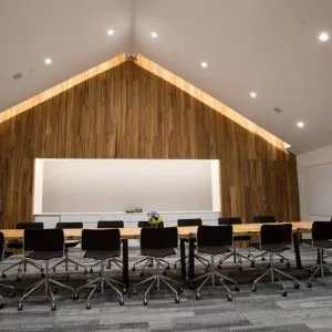A conference room in the Hyatt Union Square New York with space for over a dozen attendees around a long table.