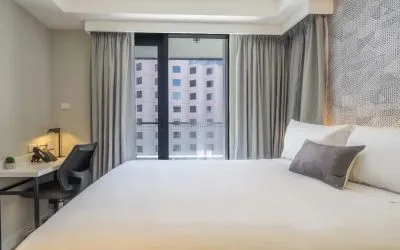 Comfortable delux king with work desk at Hotel Kith.