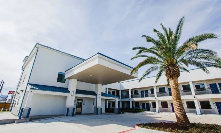 Hotel exterior at Palace Inn Blue Gessner.