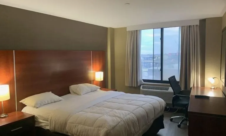 Day use room with work desk at Sky Hotel Flushing - Laguardia Airport.
