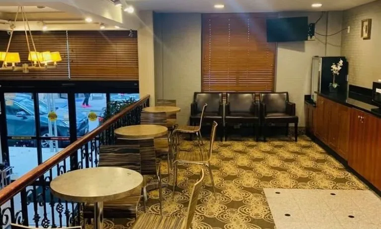 Lounge area at Sky Hotel Flushing - Laguardia Airport.