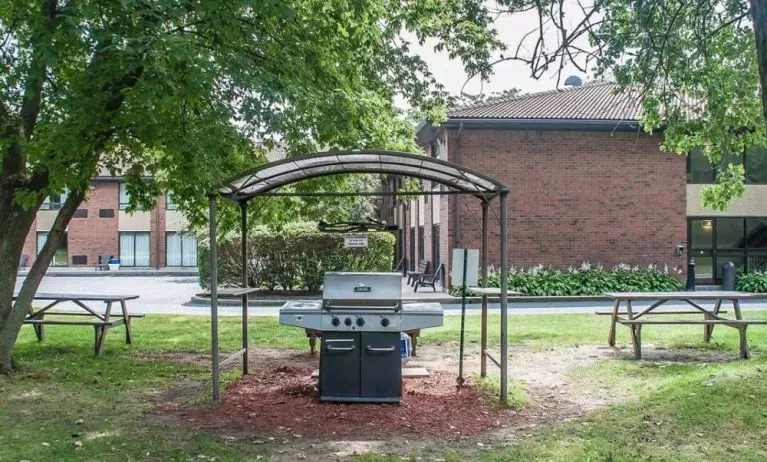 Picnic and BBQ area at Comfort Inn Simcoe.