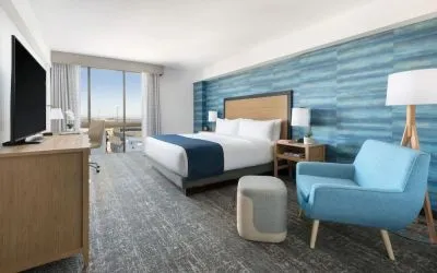 Spacious delux king room with work desk and TV at Hotel Caza.