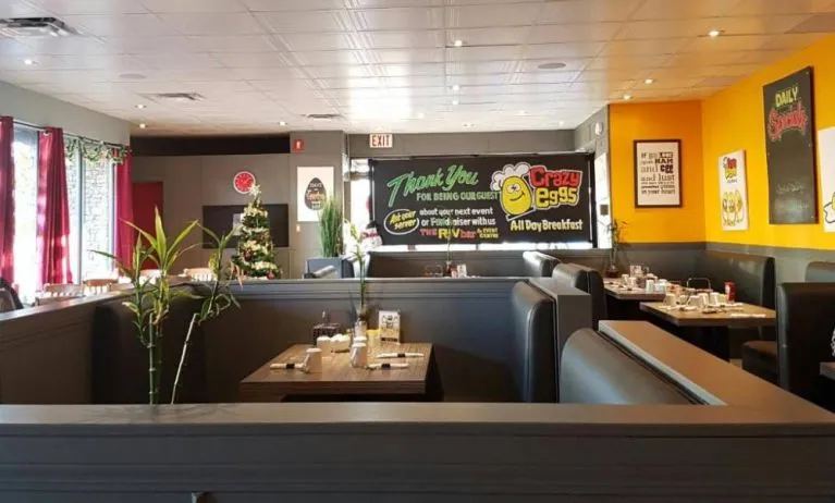 Dining area at Riviera Motor Inn.