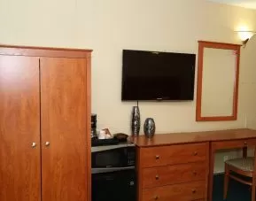 Day use room amenities at JFK INN.