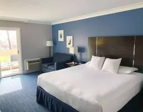 Day use room with balcony at The Pacific Inn.