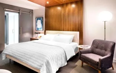 Delux king bed with private bathroom at Le Méridien Columbus, The Joseph.