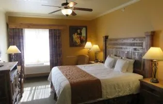 Day use room with work desk at La Hacienda Inn Alamodome/Riverwalk.