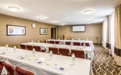 Meeting room at Comfort Inn & Suites Albuquerque Downtown.