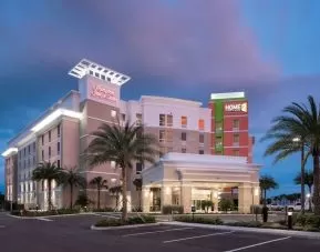Parking area available at Hampton Inn & Suites Cape Canaveral Cruise Port.