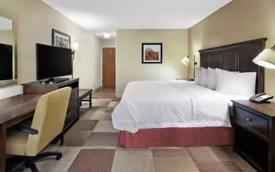Day use room with work desk at Hampton Inn Dallas-Irving-Las Colinas.