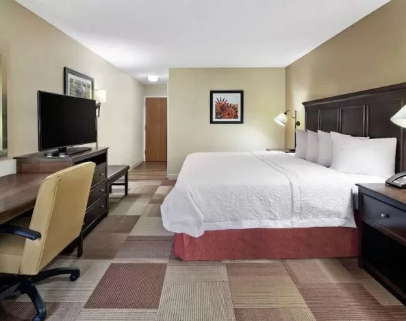 Day use room with work desk at Hampton Inn Dallas-Irving-Las Colinas.