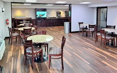 Dining area perfect for coworking at Studio 6 Baltimore West - Catonsville.