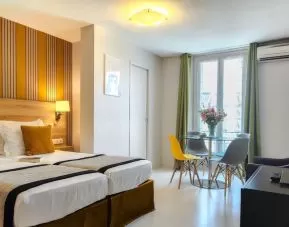 King room with dining area at Aparthotel AMMI Nice Massena.