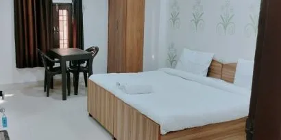 Comfortable king room with natural light at Hotel Urban Abode.