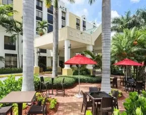 Outdoor seats available at Hyatt Place Fort Lauderdale Cruise Port.