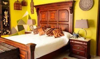 Bright king room available at Ekléctic Hotel Boutique.