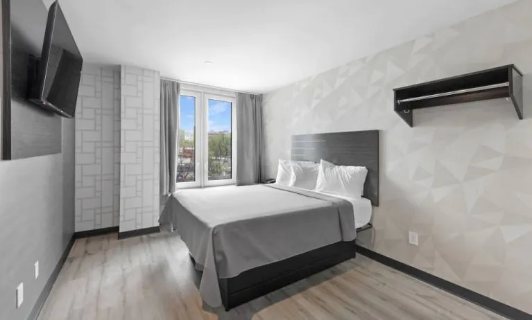 Day use room with natural light at Hotel 365 Bronx.