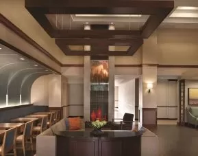 Dining area perfect for coworking at Hyatt Place Chicago/Hoffman Estates.