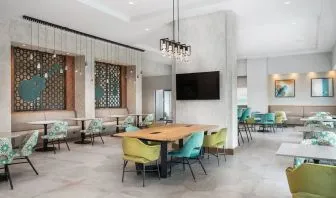 Dining area perfect for coworking at TownePlace Suites Nashville Midtown.