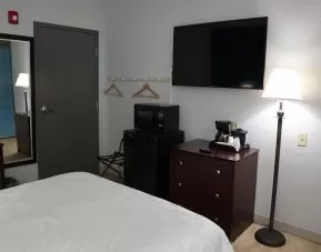 Day use room inclusions at Airport Waterfront Inn.