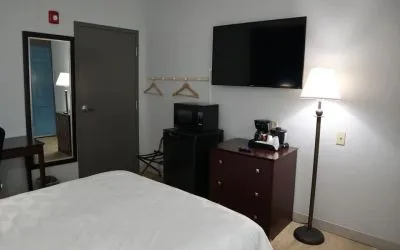 Day use room inclusions at Airport Waterfront Inn.