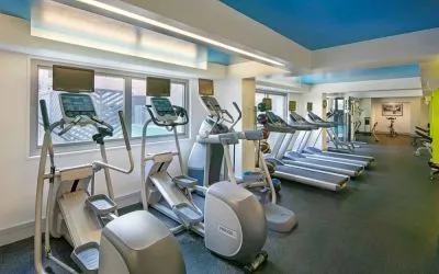 Royal Sonesta Washington DC Dupont Circle’s fitness center offers an assortment of exercise machines and numerous benches.