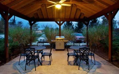 Sonesta Simply Suites Cleveland North Olmsted Airport’s gazebo has an overhead fan, barbecue, and tables and chairs.