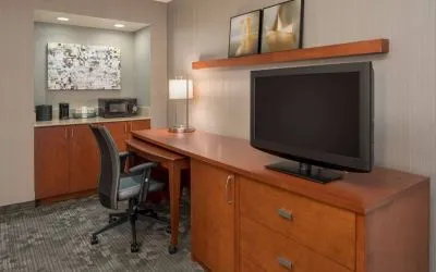 Sonesta Select Seattle Bellevue Redmond guest room workspace, featuring desk and chair, plus TV.