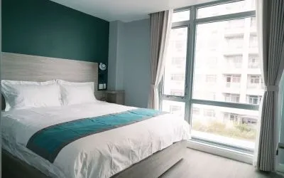 Delux king room overlooking the city. 