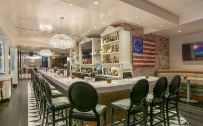 The hotel restaurant has tall stool seating at the bar, an extensive range of beverages, and an artistic 13 star Betsy Ross variant of the Stars and Stripes on the wall.