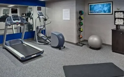 Sonesta ES Suites New Orleans’s fitness center is equipped with gym balls, exercise machines, and plenty of towels.