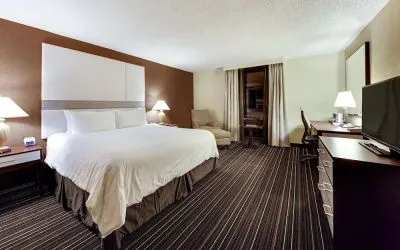 Spacious king room at Sonesta Atlanta Northwest Galleria.