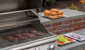 Sonesta ES Suites San Antonio Northwest - Medical Center’s barbecue facilities serve up fresh food in the great outdoors.