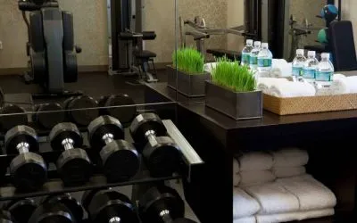 The Shelburne Sonesta New York’s fitness center has free weights and exercise machines for guests to use, and plenty of towels and bottled water.